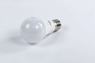 Светодиодная лампа A60, 12W,3000k, 1000lm, E27,220V <DECARO>