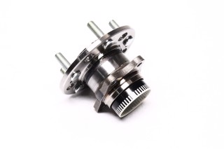 Маточина задня з підшипником (вир-во PMC-ESSENCE)