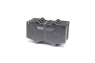 Колодки тормозные дисковые передние TOYOTA LAND CRUISER (пр-во Mando)