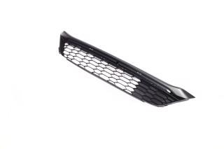 Решітка бампера пер. середня HON ACCORD 15-17 (TEMPEST)