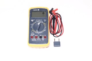 Мультиметр для измерения электрических параметров : цифровой, высота цифр- 25 мм [20](VOREL). 81783