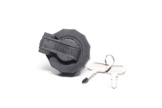 Кришка бака паливного ISUZU, Богдан з ключами (пластик) <ДК> (виведено з асортименту)