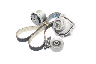 Комплект ременя ГРМ із помпою води (Вир-во Dayco)