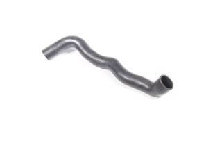Изогнутый патрубок системы охлаждения