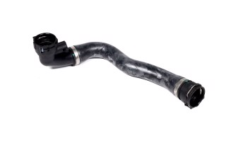 Изогнутый патрубок системы охлаждения