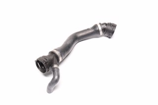 Изогнутый патрубок системы охлаждения