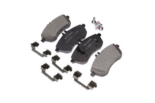 Колодка гальм. диск. MB C-CLASS передн. (вир-во BREMBO)