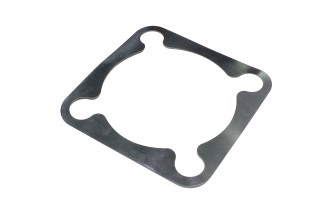 Прокладка регулировочная шкворня, металлическая TK=0,13 мм. (R236580) (JD)