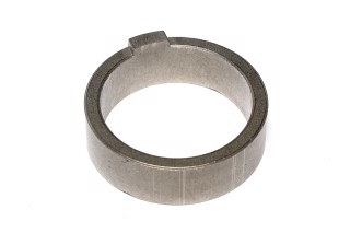 Втулка распорного вала привода бортового редуктора (R93055) (JD)