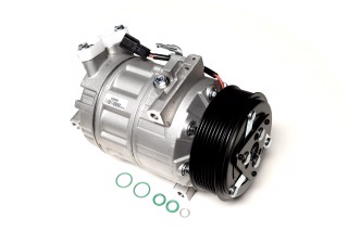 Компресор кондиціонера RENAULT Trafic 2.0D 01- (вир-во NRF)