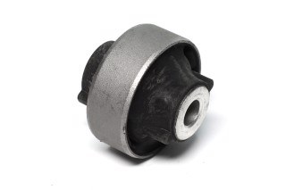 Сайлентблок важеля передня вісь Nissan Micra 02-10 Tiida 05-12 Renault (вир-во CTR)