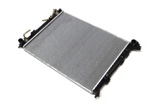 Радіатор охолодження двигуна HYUNDAI TUCSON/ KIA SPORTAGE (2010) (Ava)