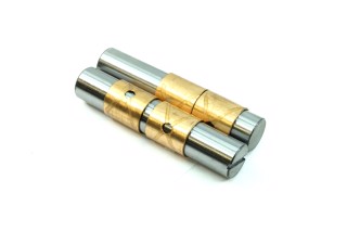 Шкворень у комплекті КАМАЗ Р0 (D=45.0) (2 шкворні+4 втулки латунь Л90) (DETALKA)