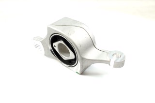 Сайлентблок важеля MERCEDES GL-CLASS(X166), M-CLASS(W166) 11 перед. міст праворуч (Вир-во LEMFORDER)