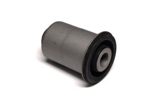 Сайлентблок важеля передня вісь Nissan Navara 05- Infiniti QX56 (вир-во CTR)