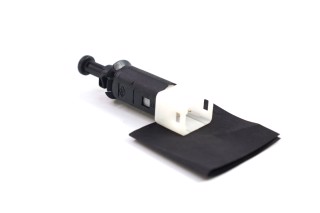 Вимикач ліхтаря сигналу гальмування MITSUBISHI COLT VI -12, Opel, Renault (вир-во Elparts)