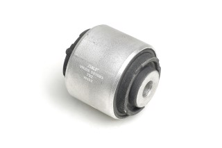 Сайлентблок важеля AUDI A6, A7, Q5, Q8, VW TOUAREG 15- перед. міст знизу (Вир-во SKF)