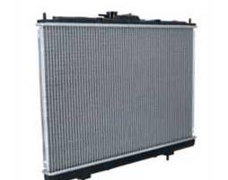 Радіатор охолодження двигуна MITSUBISHI Pajero 1.8 01- (вир-во NRF)