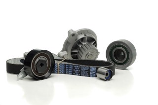 Водяний насос +  комплект зубчастого реміня (Вир-во NTN-SNR)