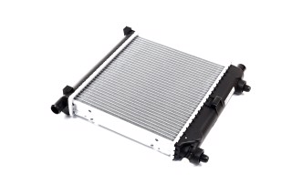 Радіатор охолодження MERCEDES C-CLASS W201/E-CLASS W124(вир-во Nissens)