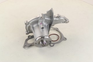 Насос водяний TOYOTA Avensis/Corolla (вир-во GMB)