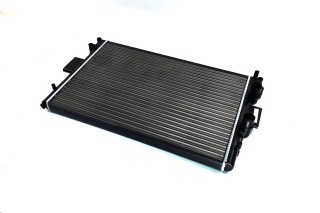 Радіатор охолодження IVECO DAILY (99-) (вир-во Nissens)