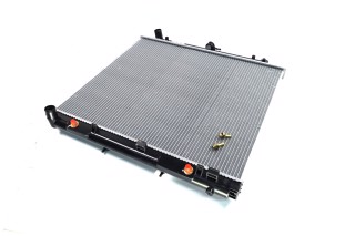 Радіатор охолодження NISSAN PATHF/NAVARA 25DCi AT 05- (вир-во Nissens)