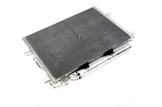 Конденсор кондиціонера MBW211 E200>500 02-MT/AT (Van Wezel)