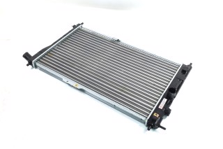 Радиатор охлаждения DAEWOO NEXIA 15 MT - AC 94- (Van Wezel). 81002001