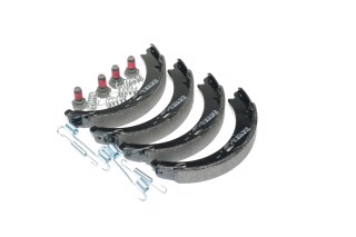 Колодка стоянкового гальма MERCEDES E-CLASS (W210) C-CLASS (W202) (вир-во Bosch)