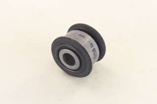 Втулка балки OPEL VECTRA B 95-03 перед. міст (Вир-во FEBI)