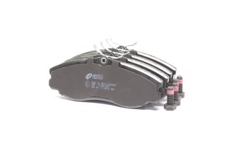 Колодка гальм. диск. NISSAN TERRANO II, VANETTE передн. (вир-во REMSA)