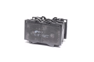 Колодка гальм. диск. TOYOTA LAND CRUISER (_J7_), LAND CRUISER 100 (_J10_) передн. (вир-во REMSA)