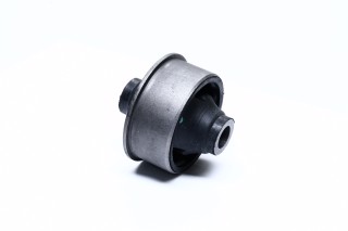 Сайлентблок важеля TOYOTA YARIS, YARIS VERSO 99-05 перед. міст низ (Вир-во FEBEST)