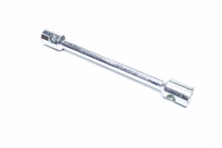 Ключ балонний МАЗ,КАМАЗ,КРАЗ,ВАЛДАЙ (30х32) (L=410-420 mm) (DETALKA)