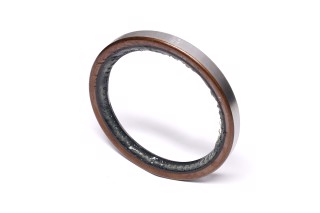 Сальник півосі заднього мосту Toyota Hilux 04- (вир-во Toyota)